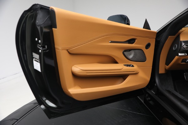 New 2026 Aston Martin Vantage Roadster for sale $265,600 at Maserati of Westport in Westport CT 06880 25