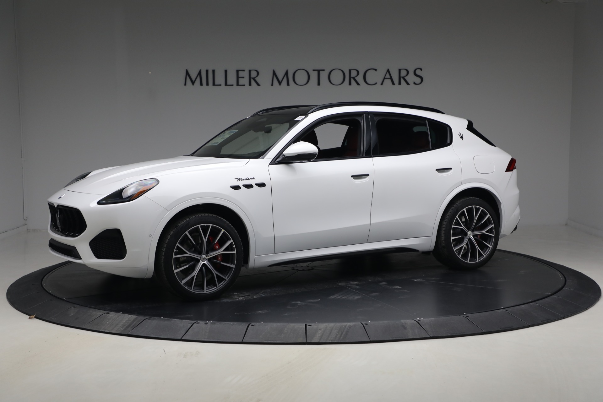 New 2026 Maserati Grecale Modena for sale $99,195 at Maserati of Westport in Westport CT 06880 1
