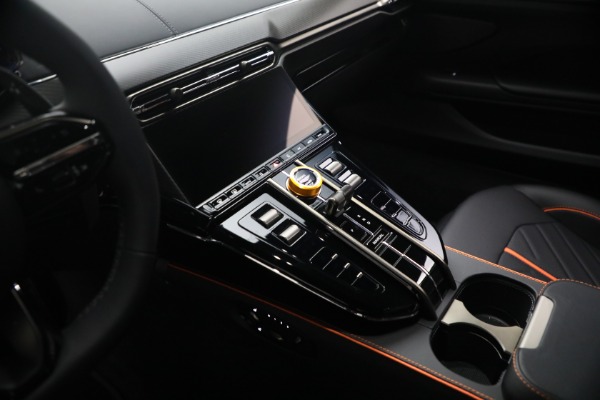 New 2026 Aston Martin Vantage S for sale $251,000 at Maserati of Westport in Westport CT 06880 22