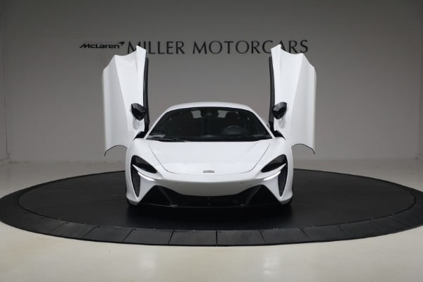 Used 2023 McLaren Artura TechLux for sale $164,900 at Maserati of Westport in Westport CT 06880 13