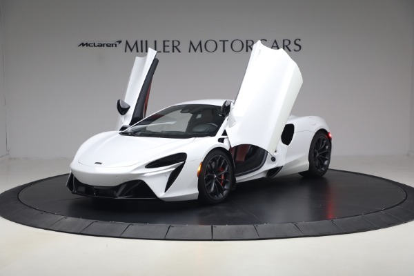 Used 2023 McLaren Artura TechLux for sale $164,900 at Maserati of Westport in Westport CT 06880 14