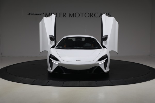 Used 2023 McLaren Artura Performance for sale $164,900 at Maserati of Westport in Westport CT 06880 13