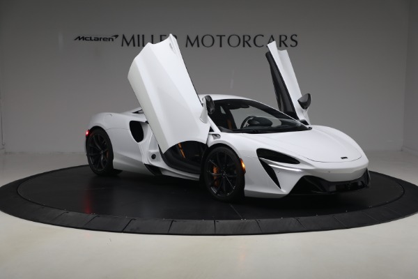 Used 2023 McLaren Artura Performance for sale $164,900 at Maserati of Westport in Westport CT 06880 20