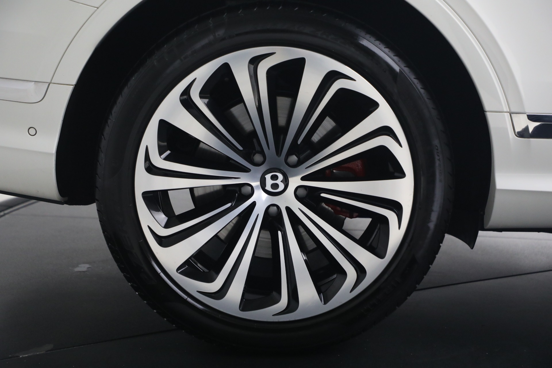 2022 Bentley Bentayga - Photo 16