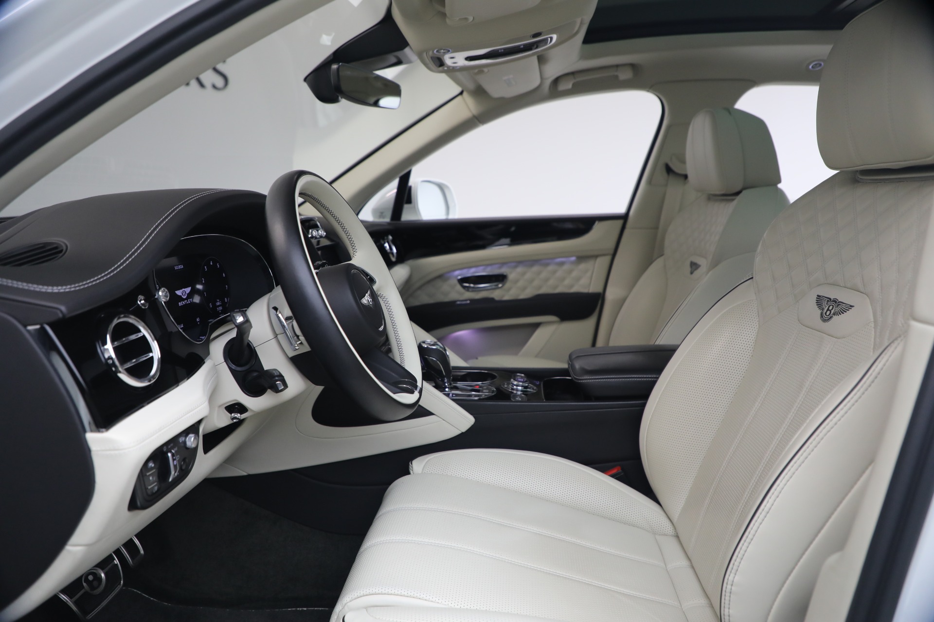 2022 Bentley Bentayga - Photo 20