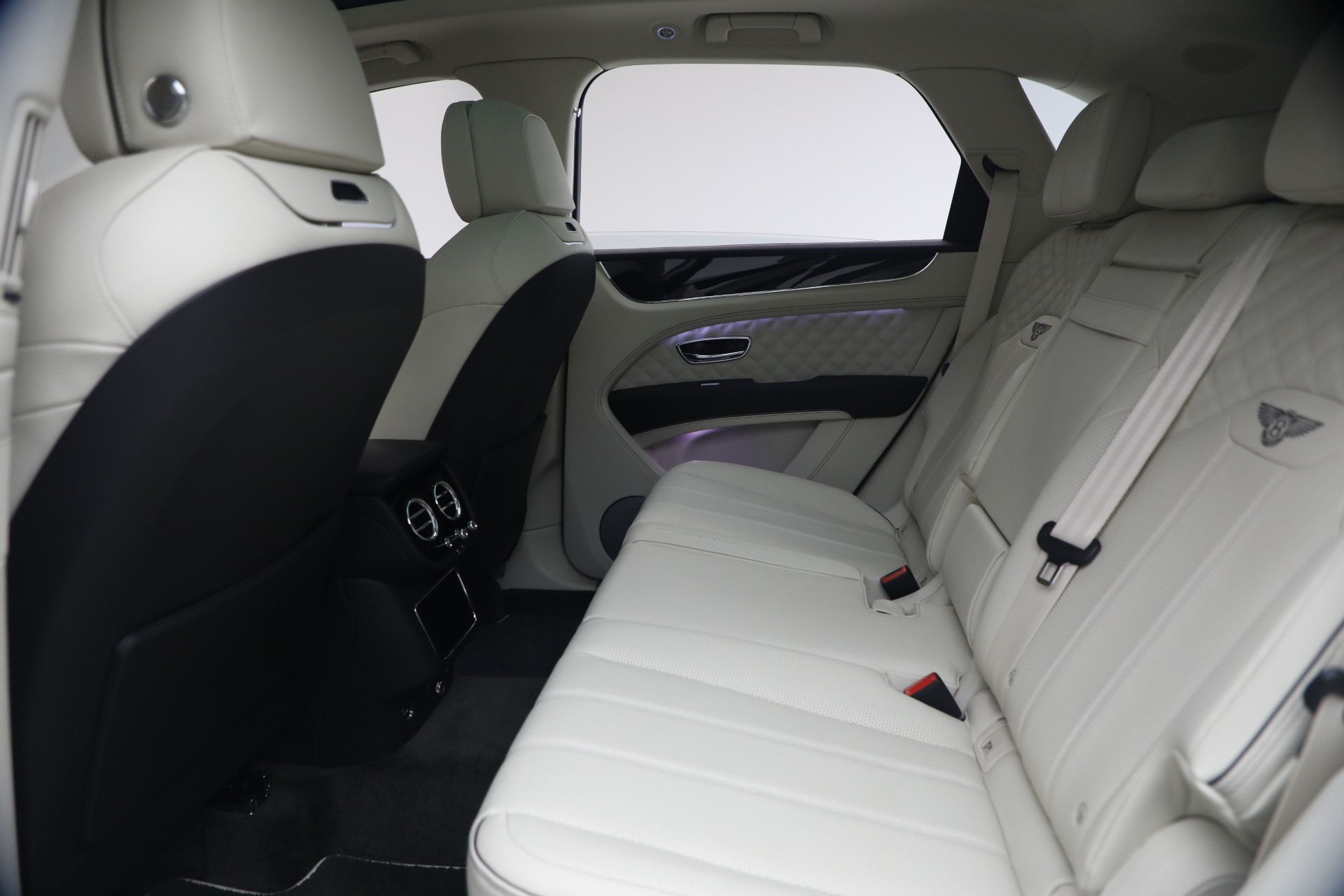 2022 Bentley Bentayga - Photo 23