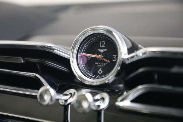Used 2022 Bentley Bentayga V8 for sale $137,900 at Maserati of Westport in Westport CT 06880 25