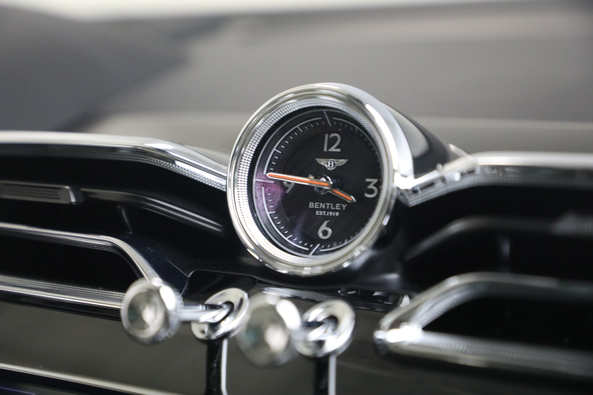 2022 Bentley Bentayga - Photo 25