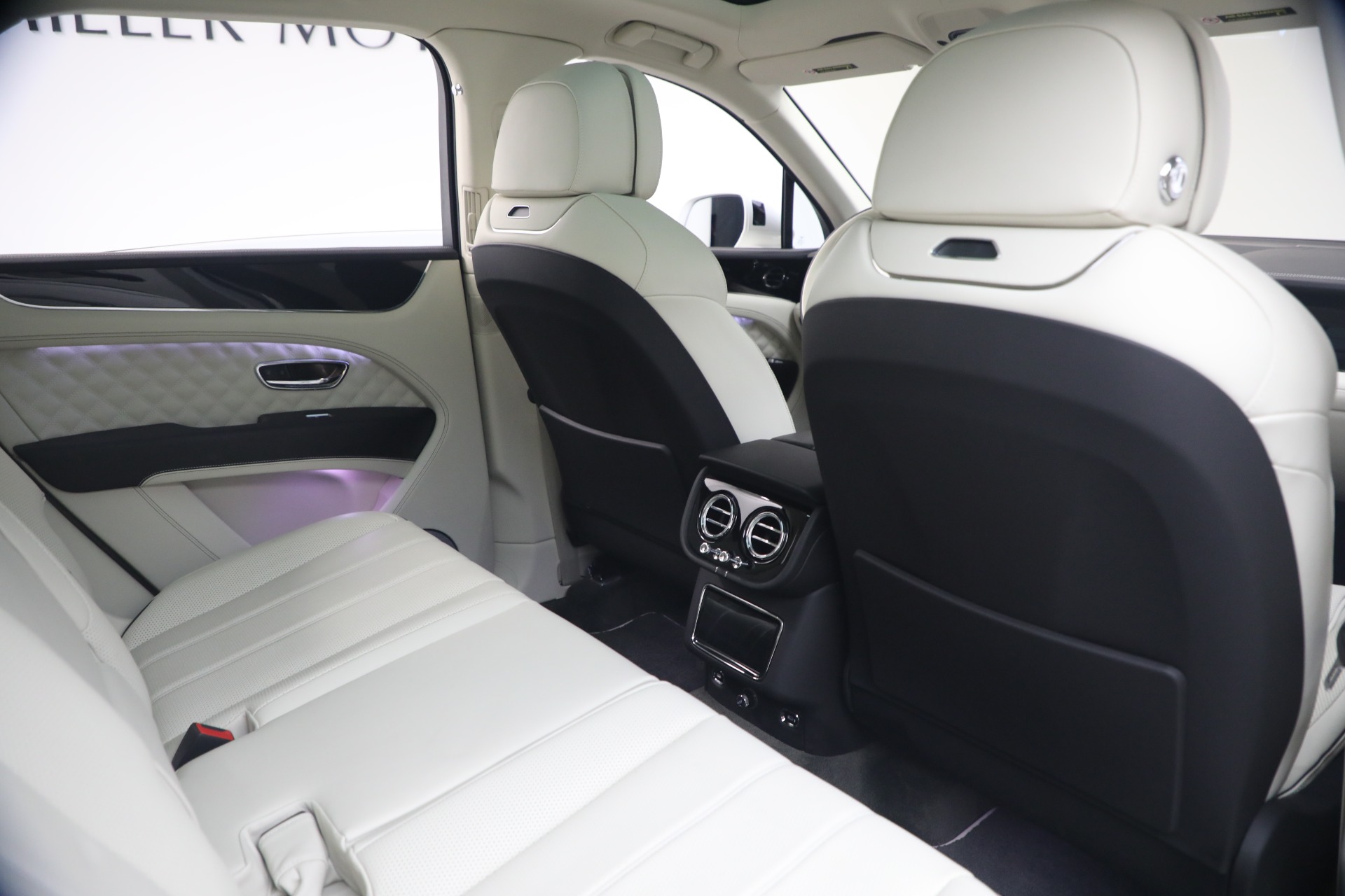 2022 Bentley Bentayga - Photo 29