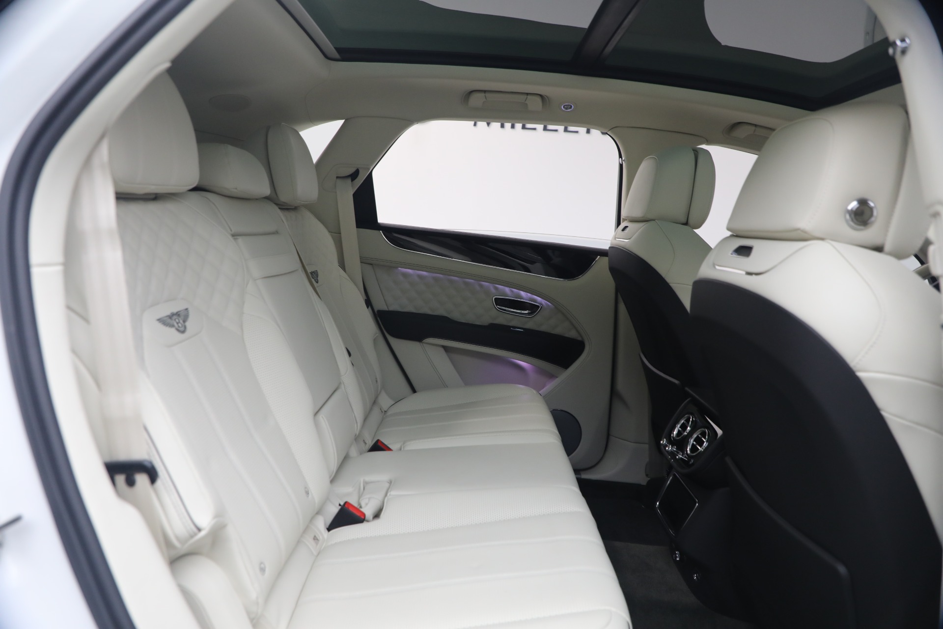 2022 Bentley Bentayga - Photo 30