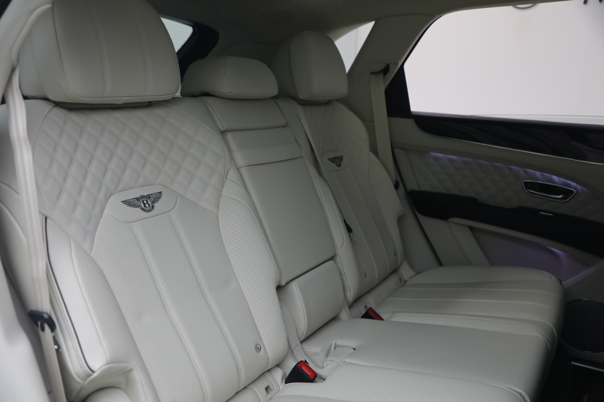 2022 Bentley Bentayga - Photo 31