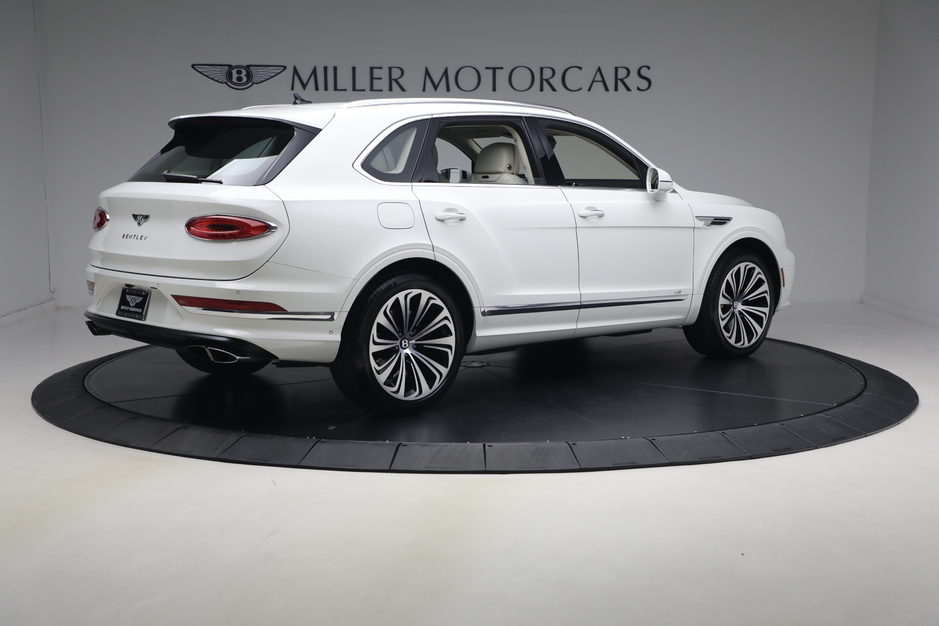 2022 Bentley Bentayga - Photo 8