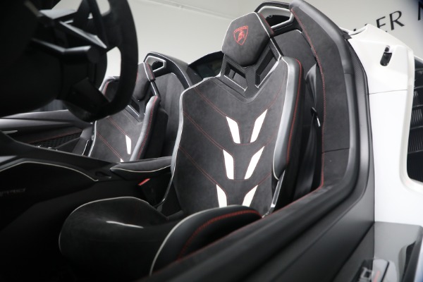 Used 2017 Lamborghini Centenario Roadster for sale $3,995,000 at Maserati of Westport in Westport CT 06880 12