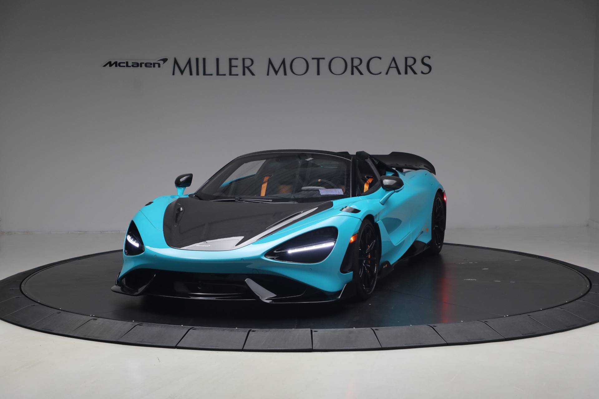 Used 2022 McLaren 765LT Spider for sale $599,900 at Maserati of Westport in Westport CT 06880 1