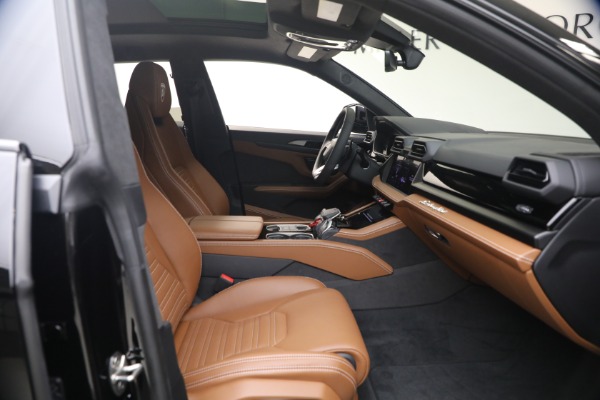 Used 2025 Lamborghini Urus SE for sale $305,900 at Maserati of Westport in Westport CT 06880 19