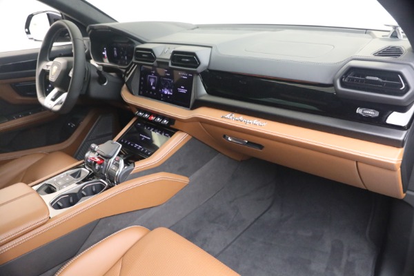 Used 2025 Lamborghini Urus SE for sale $305,900 at Maserati of Westport in Westport CT 06880 21