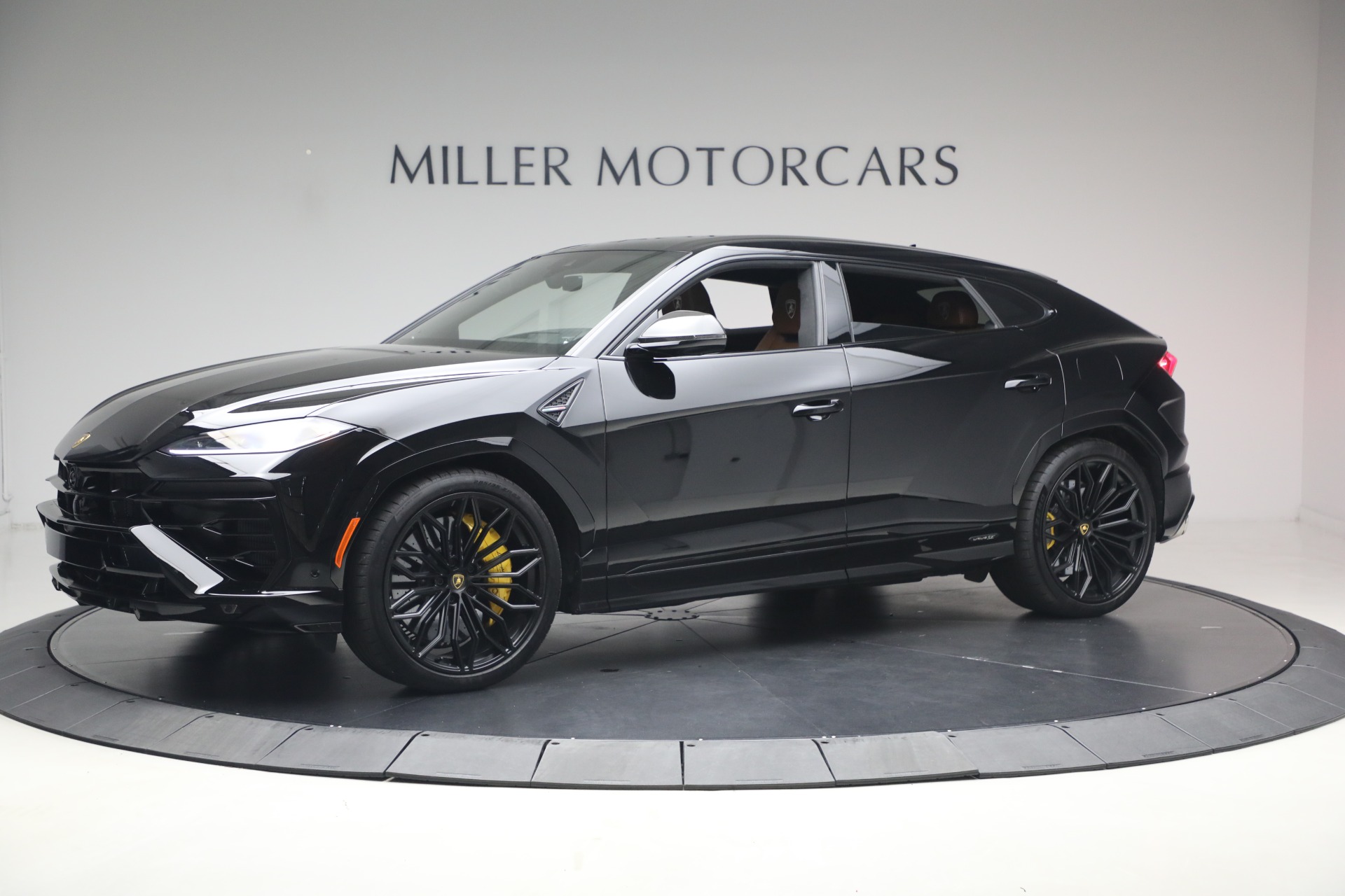 Used 2025 Lamborghini Urus SE for sale $305,900 at Maserati of Westport in Westport CT 06880 1