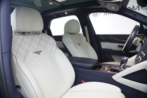 Used 2022 Bentley Bentayga V8 for sale $129,900 at Maserati of Westport in Westport CT 06880 24