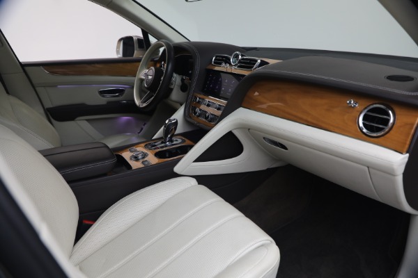 Used 2021 Bentley Bentayga V8 for sale $119,900 at Maserati of Westport in Westport CT 06880 25