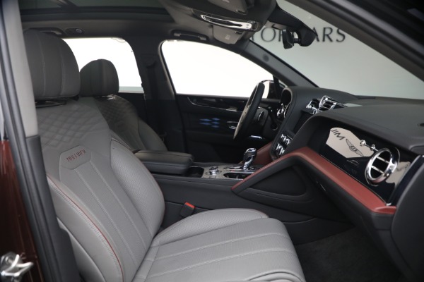 Used 2024 Bentley Bentayga EWB Mulliner V8 for sale $224,900 at Maserati of Westport in Westport CT 06880 27