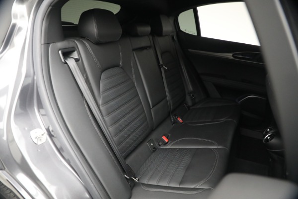 Used 2023 Alfa Romeo Stelvio Veloce for sale $34,900 at Maserati of Westport in Westport CT 06880 18