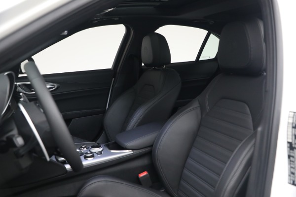 New 2026 Alfa Romeo Giulia Veloce for sale $57,670 at Maserati of Westport in Westport CT 06880 15
