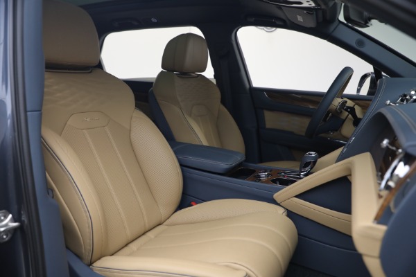 Used 2026 Bentley Bentayga EWB Azure V8 for sale $279,900 at Maserati of Westport in Westport CT 06880 28